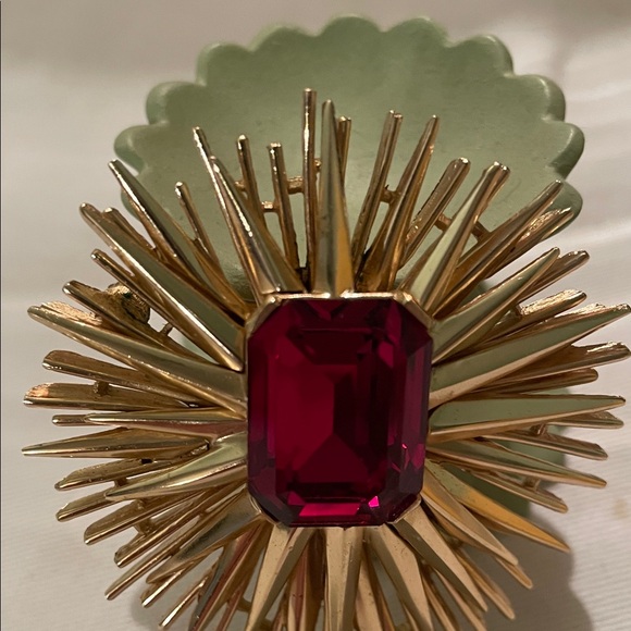 Trifari Ruby Red Starburst Brooch Vintage - Picture 4 of 5